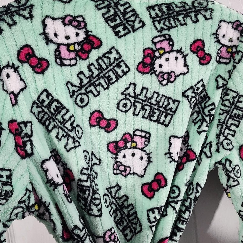 Hello Kitty Green Ribbed Plush Belted Robe - Picture 2 of 3